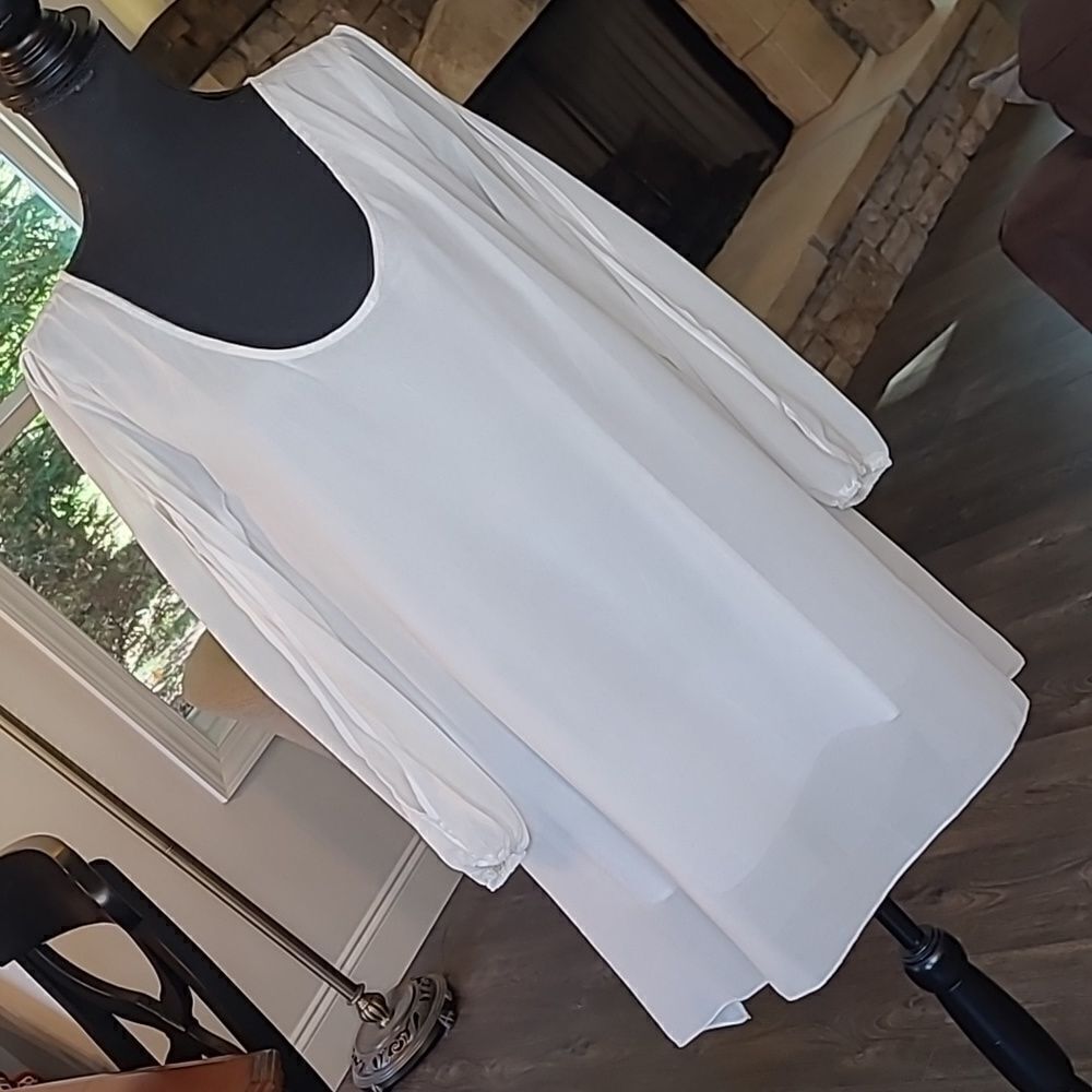 Style sz M cream chiffon. Split sleeves